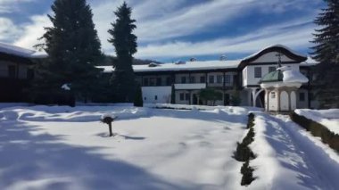 Sokolski Manastırı 'nda 19. yüzyılın kış manzarası Kutsal Ana Varsayımı, Gabrovo Bölgesi, Bulgaristan