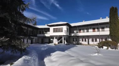 Sokolski Manastırı 'nda 19. yüzyılın kış manzarası Kutsal Ana Varsayımı, Gabrovo Bölgesi, Bulgaristan
