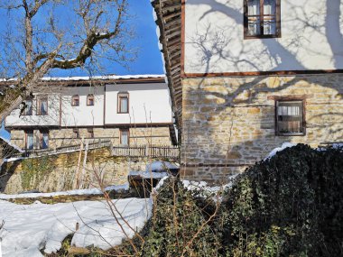 Bulgaristan 'ın Gabrovo bölgesinin Bozhentsi köyünün şaşırtıcı kış manzarası