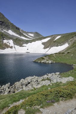 Bulgaristan 'ın Yedi Rila Gölünün etrafındaki Rila Dağı' nın muhteşem manzarası
