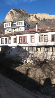 Bulgaristan 'ın Blagoevgrad bölgesindeki Melnik kasabasındaki tipik sokak ve eski evler