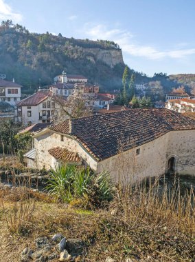 Bulgaristan 'ın Blagoevgrad bölgesindeki Melnik kasabasındaki tipik sokak ve eski evler