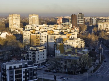 Bulgaristan 'ın Nebet Tepe tepesinden Filibe kentinin panoramik Günbatımı manzarası