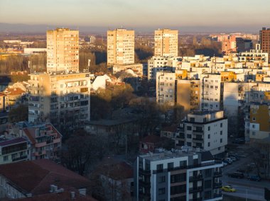 Bulgaristan 'ın Nebet Tepe tepesinden Filibe kentinin panoramik Günbatımı manzarası