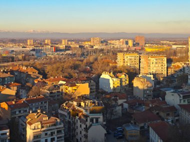 Bulgaristan 'ın Nebet Tepe tepesinden Filibe kentinin panoramik Günbatımı manzarası