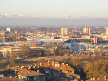 Bulgaristan 'ın Nebet Tepe tepesinden Filibe kentinin panoramik Günbatımı manzarası