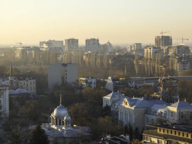 Bulgaristan 'ın Nebet Tepe tepesinden Filibe kentinin panoramik Günbatımı manzarası