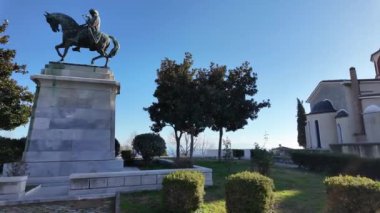KAVALA, GREECE - 27 Aralık 2023: Yunanistan 'ın Doğu Makedonya ve Trakya kentinin panoramik manzarası