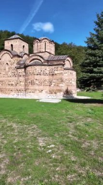 Sırbistan 'ın St. John İlahiyatçısı Ortaçağ Poganovo Manastırı' nın şaşırtıcı manzarası