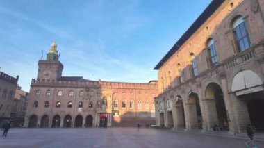 BOLOGNA, İtalya - 07 Aralık 2024: Bologna 'nın Eski Kasabası Panorama, Emilia-Romagna Bölgesi, İtalya