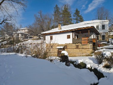 Bulgaristan 'ın Gabrovo bölgesinin Bozhentsi köyünün şaşırtıcı kış manzarası