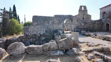 Mezopotamos, Epirus, Yunanistan yakınlarındaki Acheron köyünün Eski Yunan Necromanteion kalıntıları
