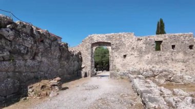 Mezopotamos, Epirus, Yunanistan yakınlarındaki Acheron köyünün Eski Yunan Necromanteion kalıntıları