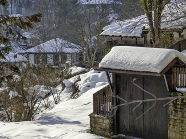 Bulgaristan 'ın Gabrovo bölgesinin Bozhentsi köyünün şaşırtıcı kış manzarası