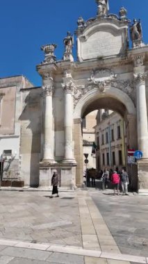 LECCE, İtalya - 12 Mayıs 2024: İtalya 'nın Apulia Bölgesi' ndeki Eski Lecce kasabasının muhteşem manzarası