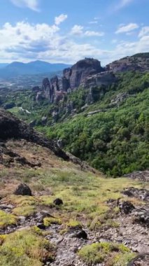 Meteora Manastırları, Teselya, Yunanistan 'ın Bahar Panoramik Manastırı