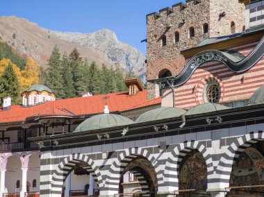 Bulgaristan 'ın Kyustendil Bölgesi, Rila (Rila Manastırı) Ortodoks Manastırı' nın sonbahar manzarası