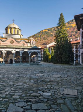 Bulgaristan 'ın Kyustendil Bölgesi, Rila (Rila Manastırı) Ortodoks Manastırı' nın sonbahar manzarası