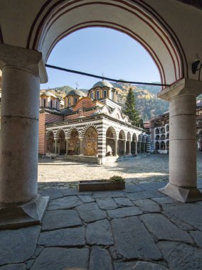 Bulgaristan 'ın Kyustendil Bölgesi, Rila (Rila Manastırı) Ortodoks Manastırı' nın sonbahar manzarası