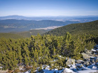 Rila Dağı 'nın Mechit yakınlarındaki muhteşem sonbahar manzarası ve Popova Kapa zirveleri, Bulgaristan