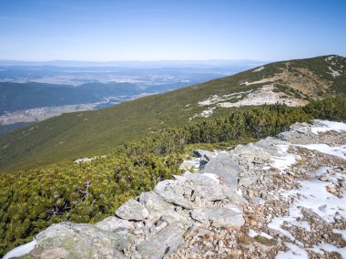 Rila Dağı 'nın Mechit yakınlarındaki muhteşem sonbahar manzarası ve Popova Kapa zirveleri, Bulgaristan