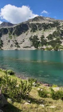Bulgaristan 'ın Banderitsa Gölü çevresindeki Pirin Dağı' nın şaşırtıcı yaz manzarası