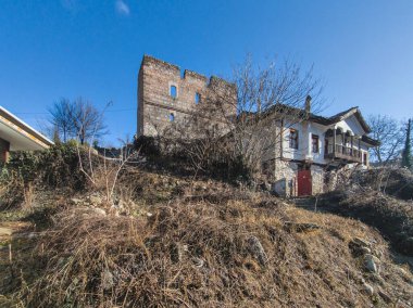 Bulgaristan 'ın Blagoevgrad bölgesindeki Melnik kasabasındaki tipik sokak ve eski evler