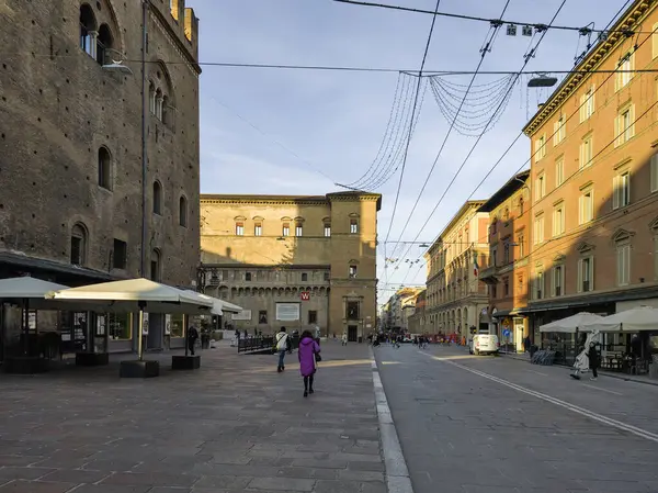 BOLOGNA, İtalya - 07 Aralık 2024: Bologna şehir merkezi Panorama, Emilia-Romagna, İtalya