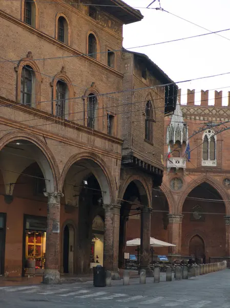 BOLOGNA, İtalya - 07 Aralık 2024: Bologna şehir merkezi Panorama, Emilia-Romagna, İtalya