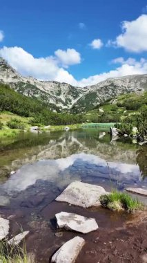 Bulgaristan 'ın Pirin Dağı' ndaki Banderitsa Nehri yakınlarındaki inanılmaz manzara