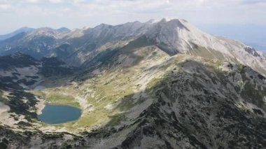 Bulgaristan 'ın Banderitsa Nehri etrafındaki Pirin Dağı' nın şaşırtıcı hava manzarası