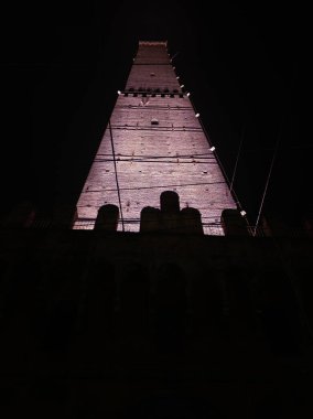 BOLOGNA, İtalya - 07 Aralık 2024: Bologna 'nın Eski Kasabası, Emilia-Romagna Bölgesi, İtalya