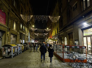 BOLOGNA, İtalya - 07 Aralık 2024: Bologna 'nın Eski Kasabası, Emilia-Romagna Bölgesi, İtalya