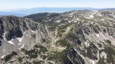 Bulgaristan 'ın Granchar Gölü yakınlarındaki Rila Dağı' nın İnanılmaz Yaz Manzarası