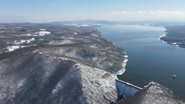 Bulgaristan 'ın Sofya kenti yakınlarındaki Iskar Barajı' nın hava manzarası