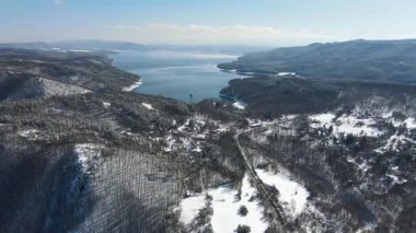 Bulgaristan 'ın Sofya kenti yakınlarındaki Iskar Barajı' nın hava manzarası