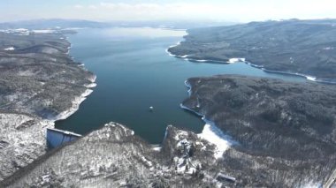 Bulgaristan 'ın Sofya kenti yakınlarındaki Iskar Barajı' nın hava manzarası