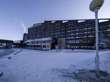BOROVETS, BULGARIA - 20 Şubat 2025: Bulgaristan 'ın Sofya Bölgesindeki Rila Dağı' ndaki Borovets kayak merkezinin kış manzarası
