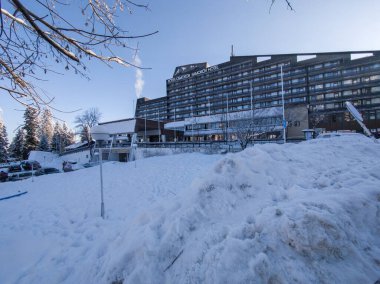 BOROVETS, BULGARIA - 20 Şubat 2025: Bulgaristan 'ın Sofya Bölgesindeki Rila Dağı' ndaki Borovets kayak merkezinin kış manzarası