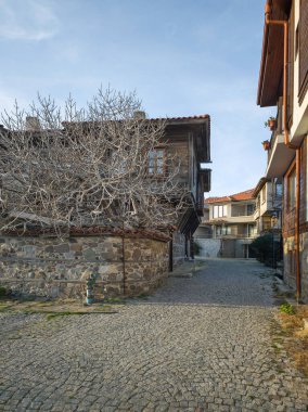 Bulgaristan 'ın Burgaz Bölgesi Sozopol kentindeki tipik sokak ve evler
