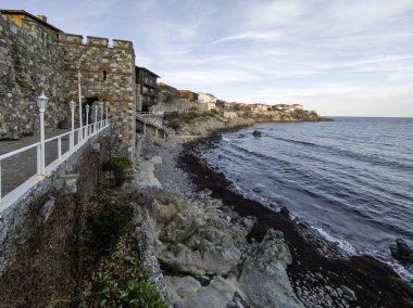 Bulgaristan 'ın Burgaz Bölgesi Sozopol kentindeki tipik sokak ve evler