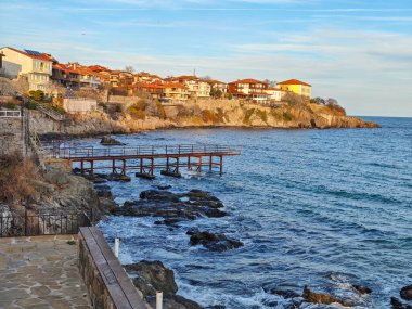 Bulgaristan 'ın Burgaz Bölgesi Sozopol kentindeki tipik sokak ve evler