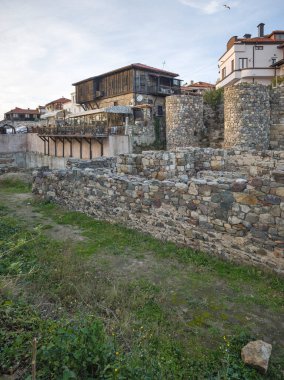 Bulgaristan 'ın Burgaz Bölgesi Sozopol kentindeki tipik sokak ve evler