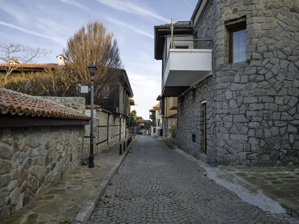 Bulgaristan 'ın Burgaz Bölgesi Sozopol kentindeki tipik sokak ve evler