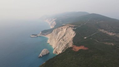 Lefkada, İyon Adaları 'nın kıyı şeridinin şaşırtıcı Hava Günbatımı manzarası, Yunanistan