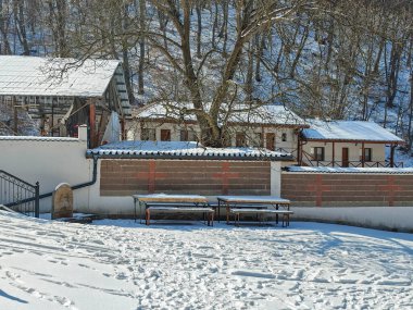 Bulgaristan 'ın başkenti Sofya' daki Lyulin Dağı 'ndaki Kutsal Üçlü Manastırı' na adanmış Ortodoks Divotino Manastırı