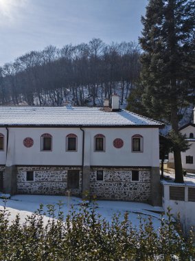 Bulgaristan 'ın başkenti Sofya' daki Lyulin Dağı 'ndaki Kutsal Üçlü Manastırı' na adanmış Ortodoks Divotino Manastırı