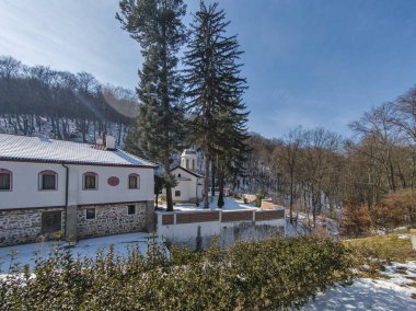 Bulgaristan 'ın başkenti Sofya' daki Lyulin Dağı 'ndaki Kutsal Üçlü Manastırı' na adanmış Ortodoks Divotino Manastırı