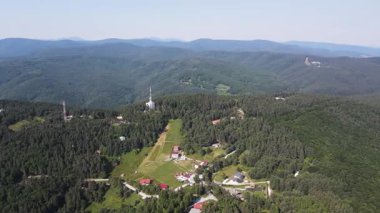 Bulgaristan 'ın Filibe Bölgesi, Rhodopes Dağı' ndaki Koprivkite bölgesinin havadan yaz manzarası