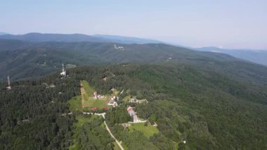 Bulgaristan 'ın Filibe Bölgesi, Rhodopes Dağı' ndaki Koprivkite bölgesinin havadan yaz manzarası